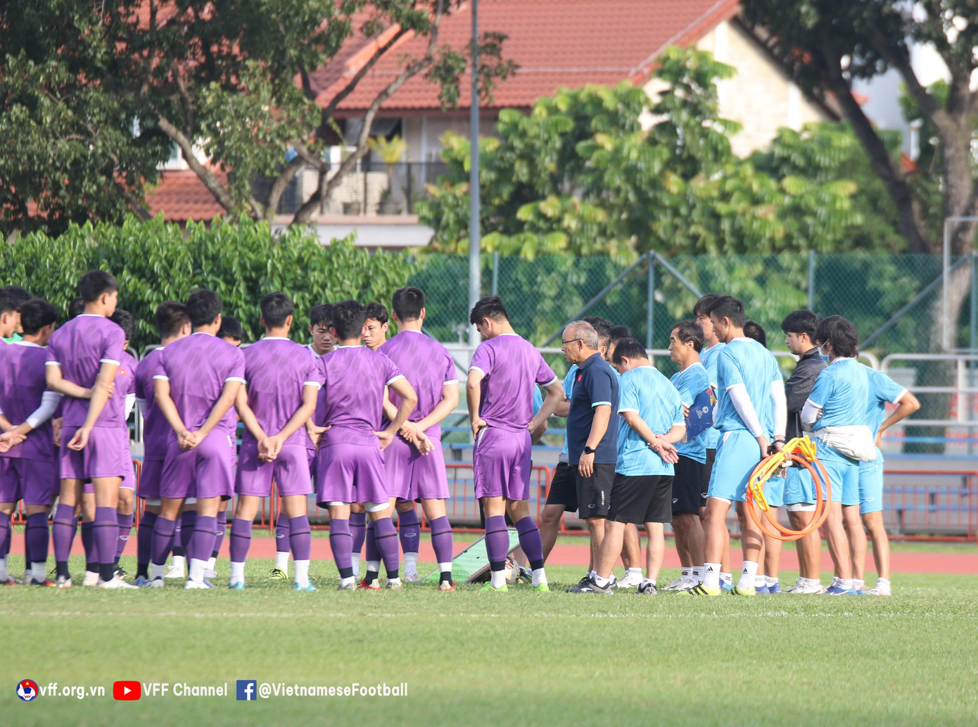 Chiều (22/12), ĐT Việt Nam đã có buổi tập trên sân Hougang để hoàn tất công tác chuẩn bị cho trận bán kết lượt đi gặp ĐT Thái Lan tại AFF Cup 2020.