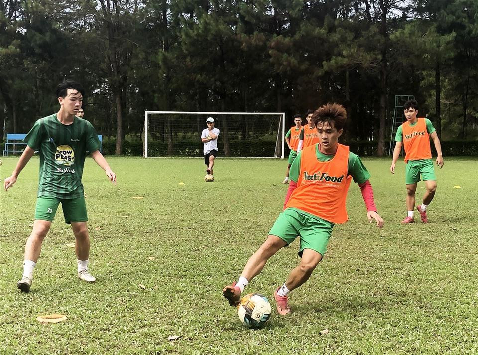 Tiền vệ Nguyễn Thanh Khôi là 1 trong 15 cầu thủ được Học viện Bóng đá Nutifood JMG tiếp nhận. Tiền vệ Nguyễn Thanh Khôi là 1 trong 15 cầu thủ được Học viện Bóng đá Nutifood JMG tiếp nhận.