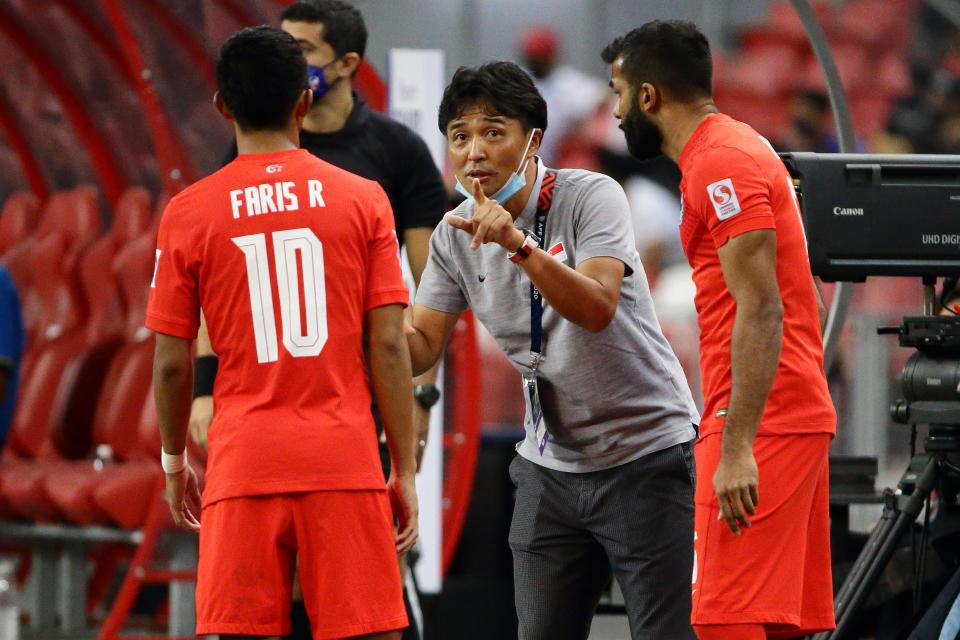 HLV Tatsuma Yoshida giúp Singapore vào bán kết AFF Cup sau gần một thập kỷ.