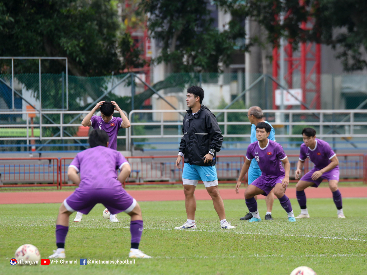 Buổi sáng, toàn đội đã dành thời gian thảo luận, phân tích về trận đấu sắp tới gặp ĐT Thái Lan.