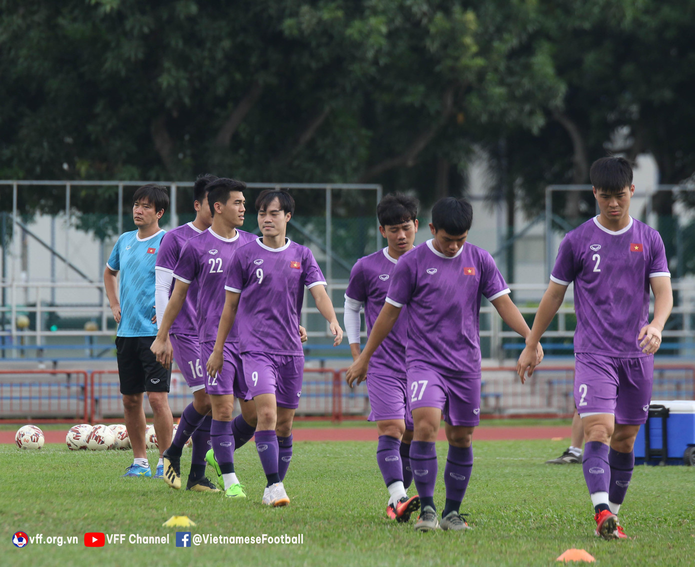 Bên cạnh sự cổ vũ nhiệt tình của đông đảo người hâm mộ trong và ngoài nước, đội tuyển cũng nhận được nguồn động viên, khích lệ từ các nhà tài trợ, trong đó Công ty Cổ phần HƯNG THỊNH LAND thông báo sẽ thưởng thầy trò HLV Park Hang-seo 100 nghìn USD nếu vượt qua vòng bán kết.