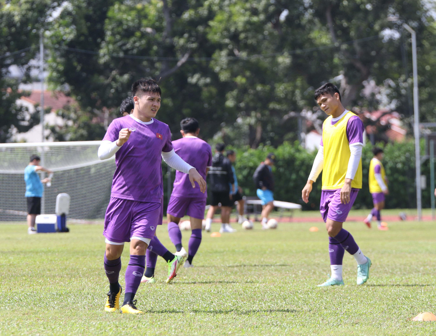 Nhà cầm quân người Hàn Quốc chỉ lên tiếng nhắc nhở, chỉnh sửa các học trò khi và chỉ khi nhận thấy những sai số rõ ràng về di chuyển chiến thuật.