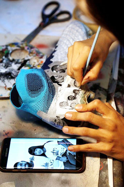 Nữ họa sỹ trẻ đổi đời nhờ vẽ giày tặng Messi ảnh 3