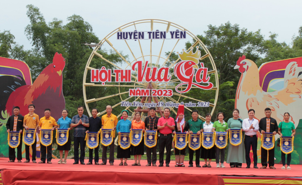 Hội thi nhằm tôn vinh, quảng bá thương hiệu gà Tiên Yên đến với đông đảo du khách. Hội thi nhằm tôn vinh, quảng bá thương hiệu gà Tiên Yên đến với đông đảo du khách.
