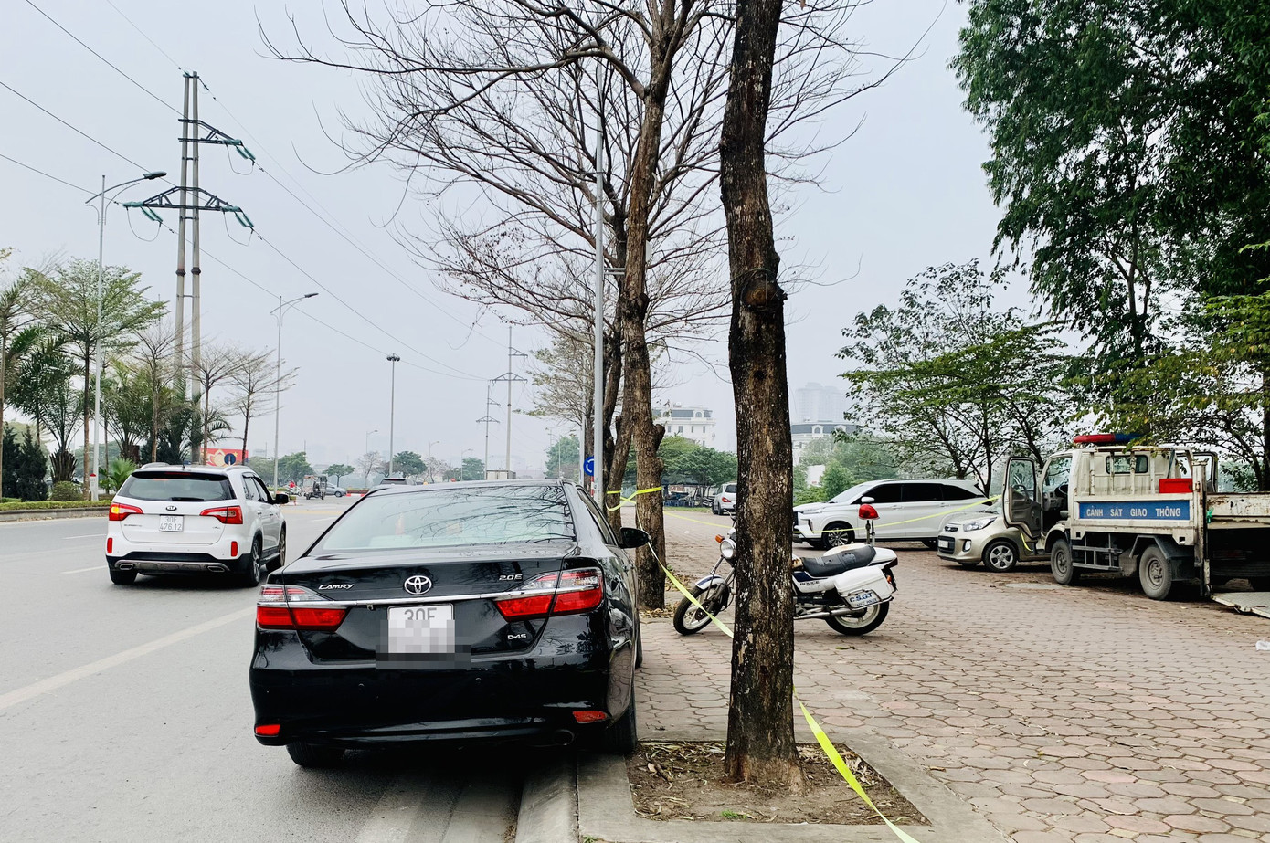 Tài xế T. lái ô tô Toyota Camry mang BKS 30F-650.XX Tài xế T. lái ô tô Toyota Camry mang BKS 30F-650.XX