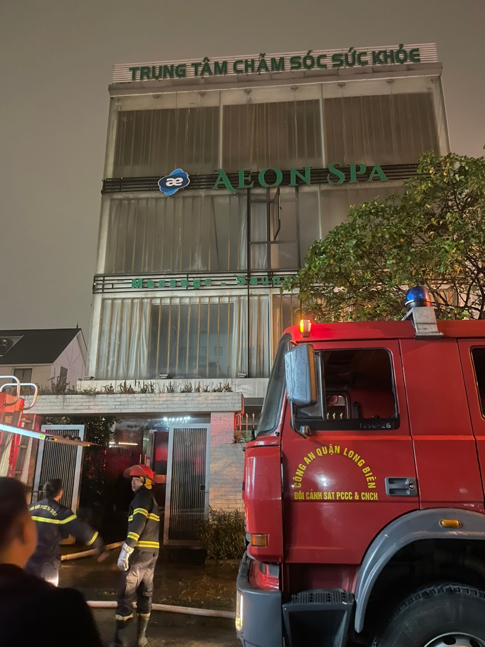 Ngôi nhà cao 4 tầng có diện tích khoảng 80m2. Ngôi nhà cao 4 tầng có diện tích khoảng 80m2.