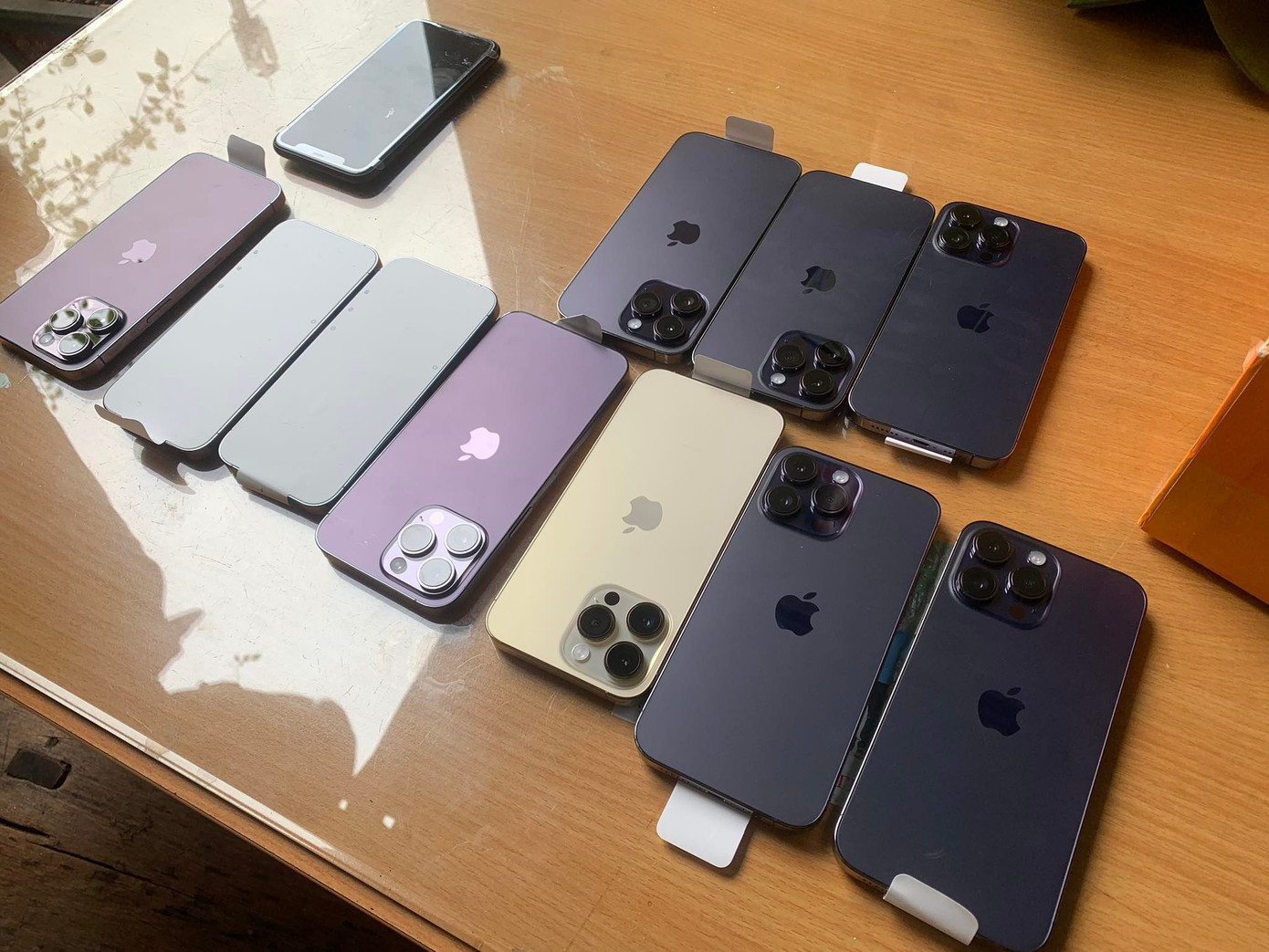 Số Iphone trị giá bị trộm cắp. Số Iphone trị giá bị trộm cắp.