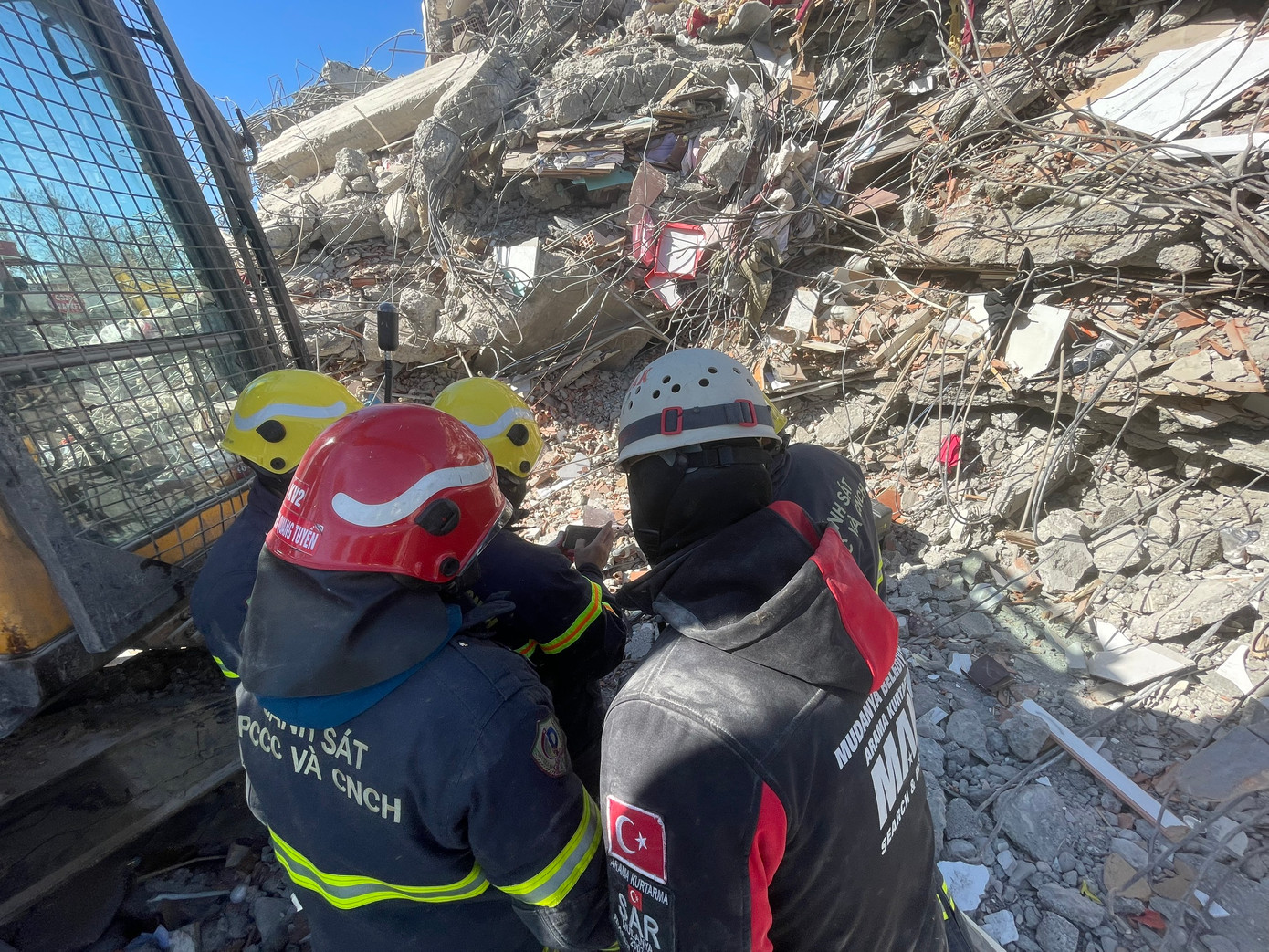 Khu vực xảy ra động đất có nguy hiểm cao. Khu vực xảy ra động đất có nguy hiểm cao.