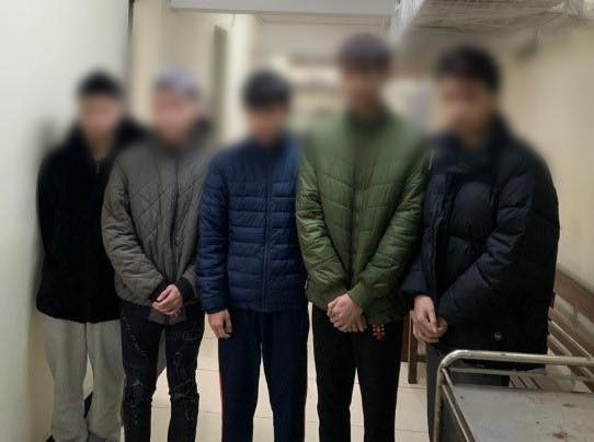 Nhóm thanh niên liên quan.