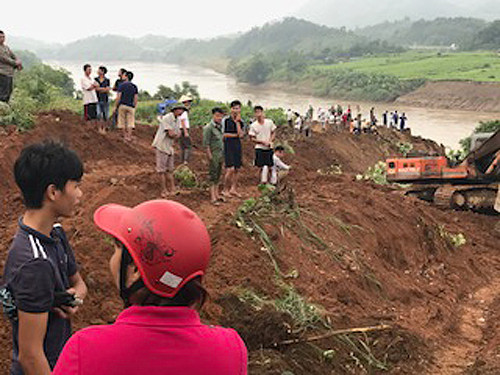 Sạt lở chưa từng có ở Yên Bái, 7 toa tầu vùi trong đất đá ảnh 6