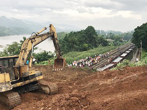 Sạt lở chưa từng có ở Yên Bái, 7 toa tầu vùi trong đất đá ảnh 12