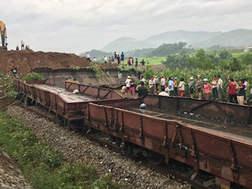 Sạt lở chưa từng có ở Yên Bái, 7 toa tầu vùi trong đất đá ảnh 11