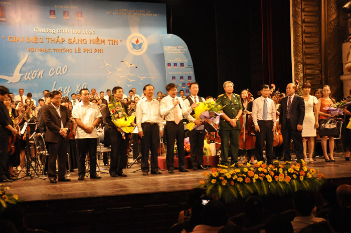 Chúc mừng thế hệ sinh viên thứ 3 tốt nghiệp đại học