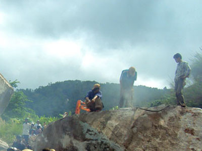 Đơn vị thi công khoan cắt đá mở đường bằng cách thủ công tốn rất nhiều thời gian