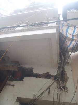 Vết nứt ở ngôi nhà trên phố Phan Chu Trinh (Hà Nội)