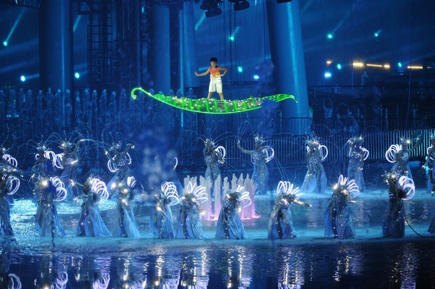 Em bé bay lá thạch quỳ mang theo giọt nước thánh để hòa vào biển lớn