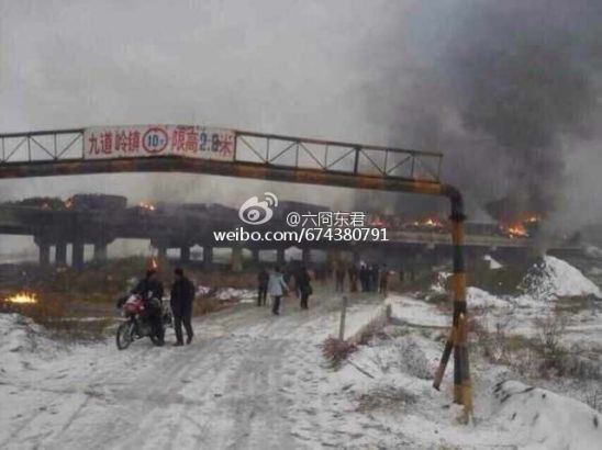 Tai nạn liên hoàn trên cao tốc, 20 ô tô cháy ngùn ngụt ảnh 1