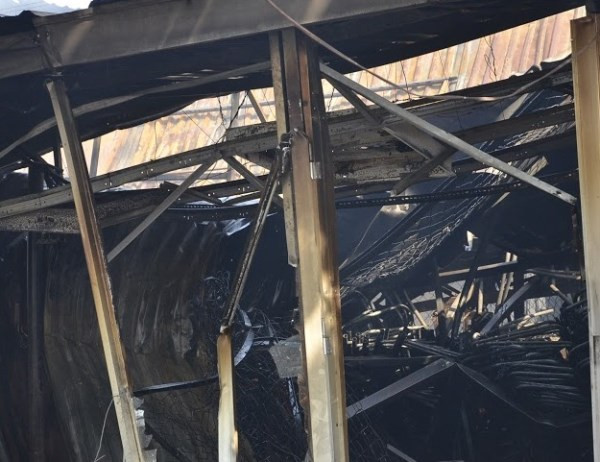 Cận cảnh 1.600m2 nhà xưởng bị thiêu rụi trong biển lửa ảnh 4