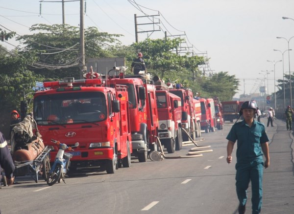 Cận cảnh 1.600m2 nhà xưởng bị thiêu rụi trong biển lửa ảnh 7