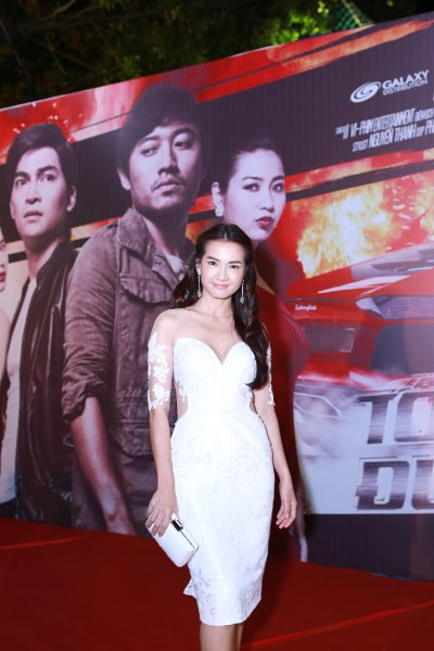 Diễm My 9X khoe đường cong “hút mắt” ra mắt phim ảnh 13