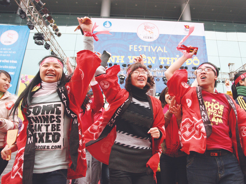 Chủ nhật Đỏ luôn được các bạn trẻ hưởng ứng nhiệt tình. Ảnh: Xuân Phú