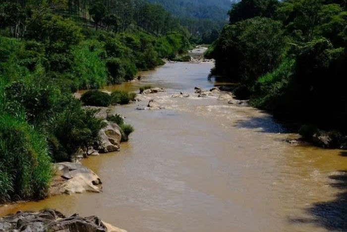 Sông La Bá - nơi Phó Chủ tịch UBND xã Xuân Trường gặp tai nạn lật xuồng. Sông La Bá - nơi Phó Chủ tịch UBND xã Xuân Trường gặp tai nạn lật xuồng.