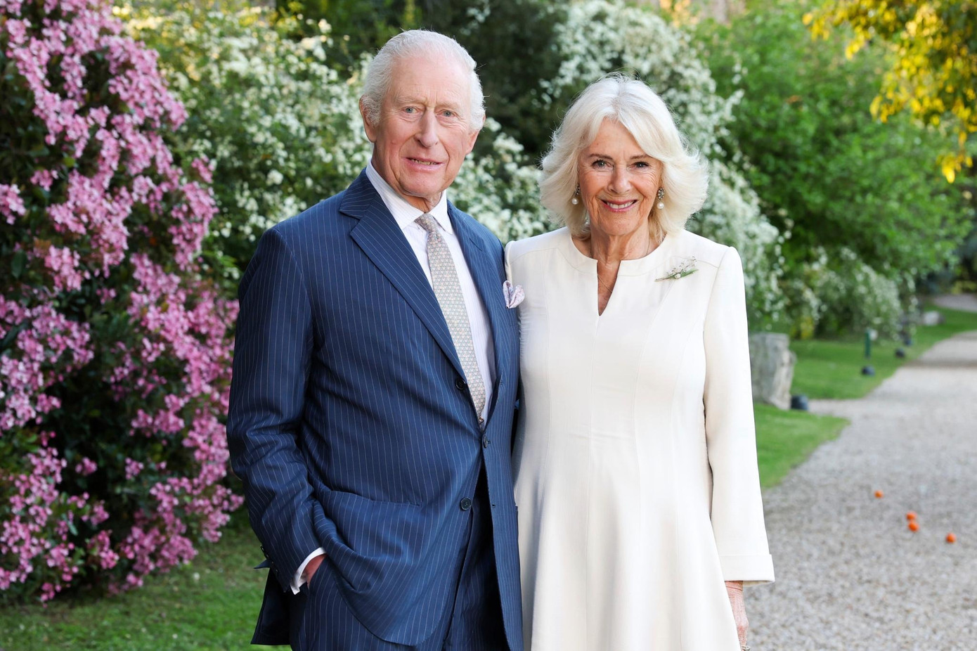 Ảnh chân dung kỷ niệm 20 năm ngày cưới của Vua Charles và Hoàng hậu Camilla. Ảnh: IG.