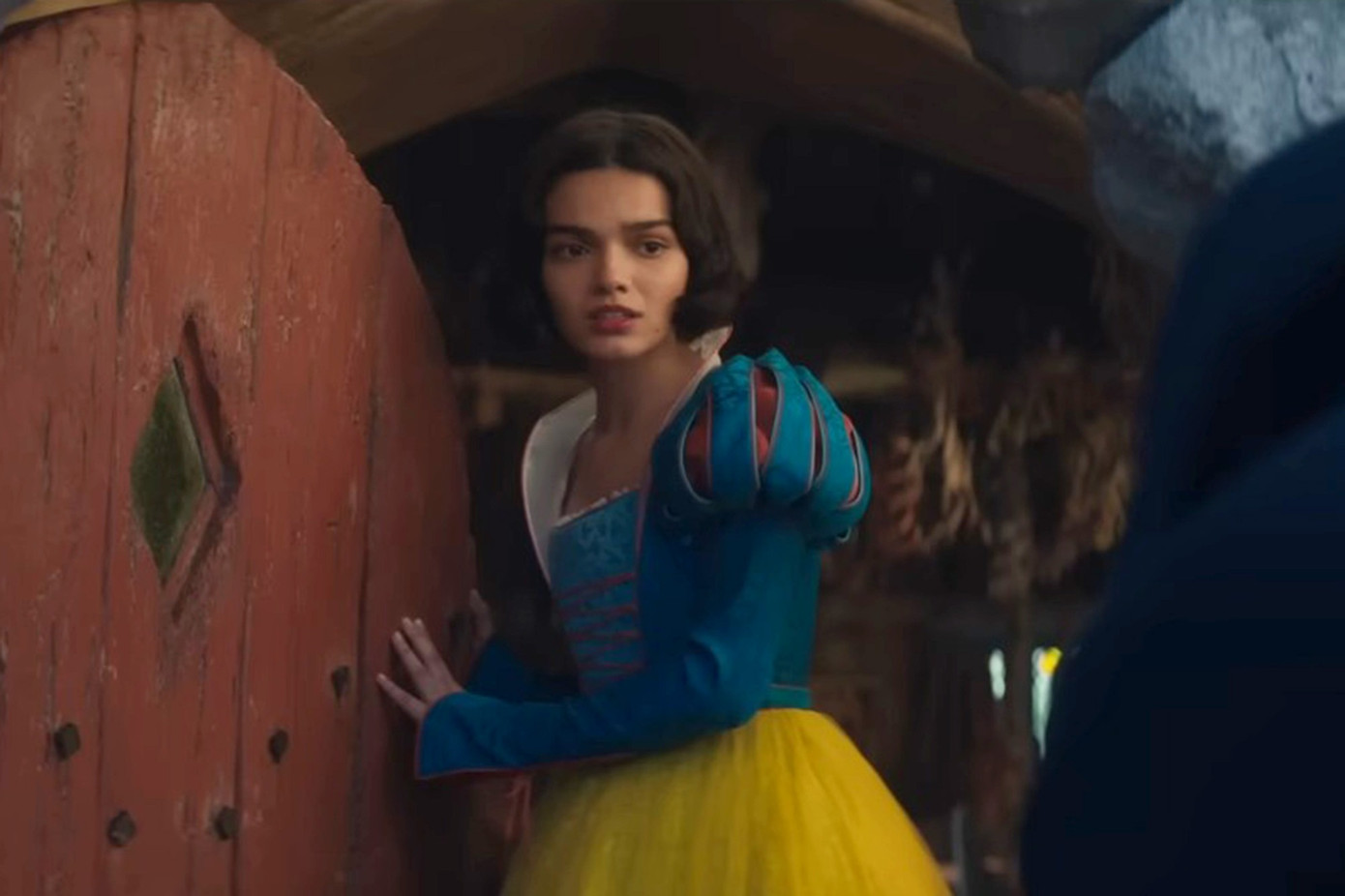 Snow White tụt hạng dần qua từng tuần công chiếu. Ảnh: Disney.