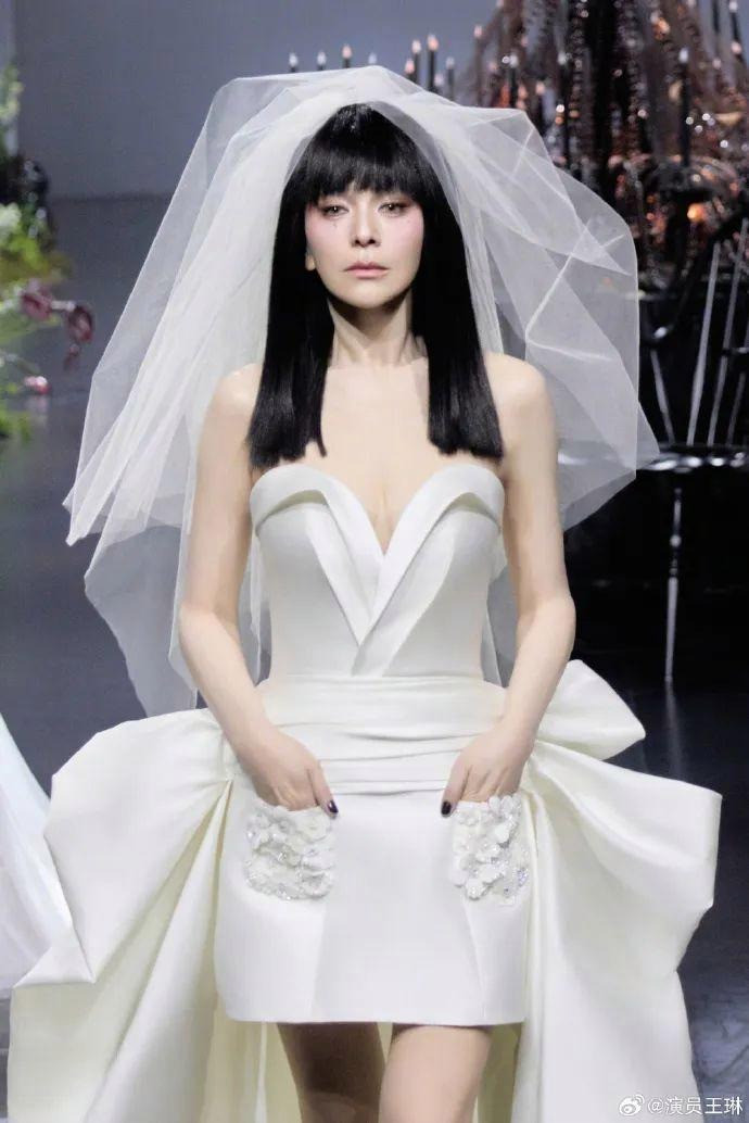 Vương Lâm gây sốt với ngoại hình trẻ trung dù đã U60. Ảnh: Weibo.