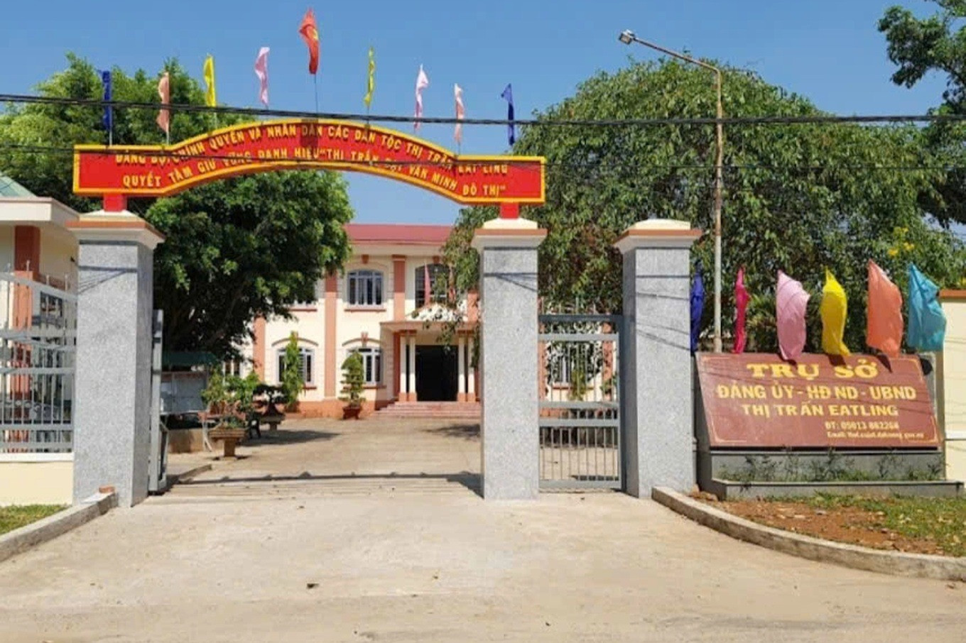Trụ sở Đảng ủy, HĐND, UBND thị trấn Ea T'ling.