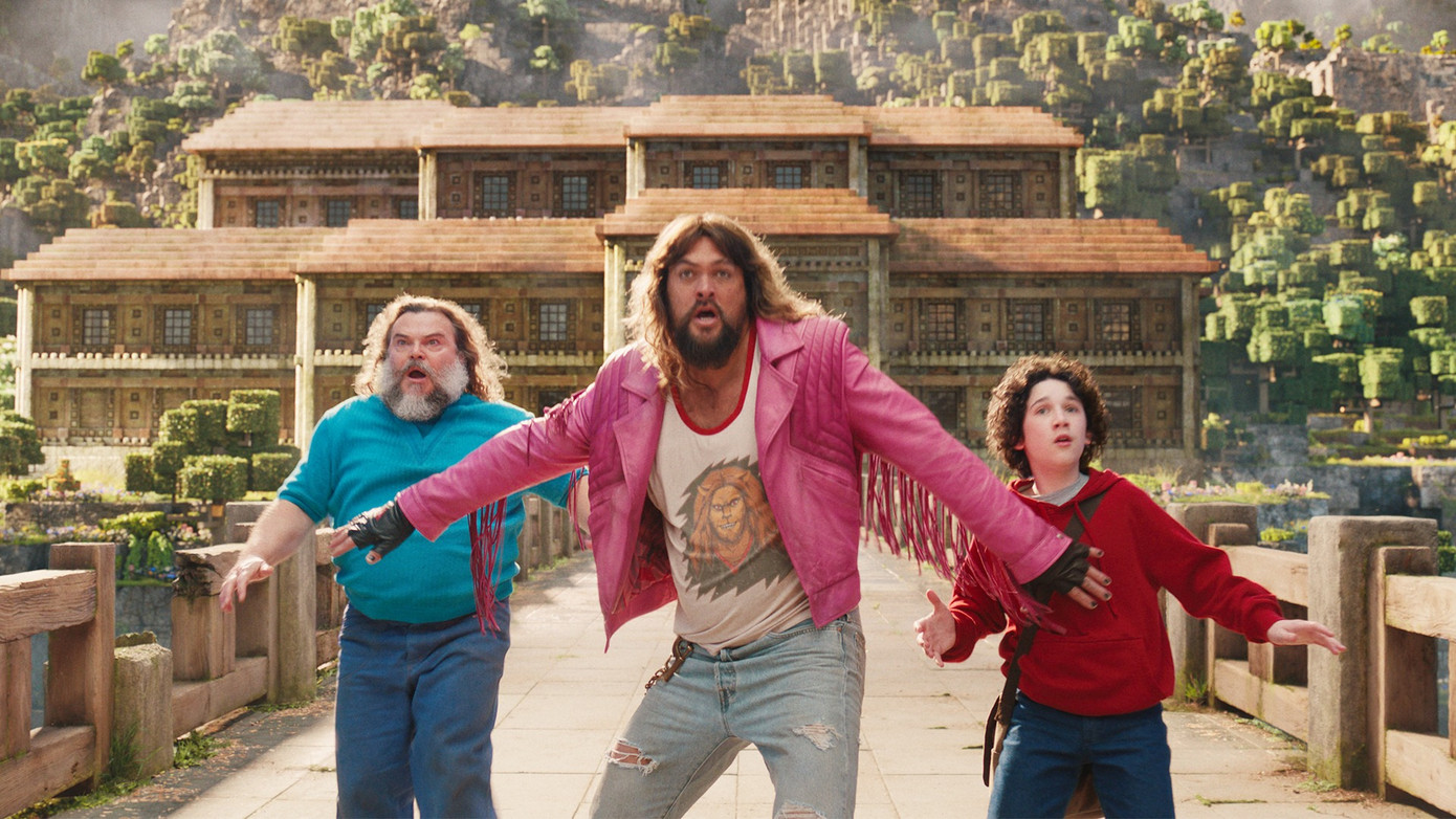 A Minecraft Movie có sự tham gia của hai ngôi sao hàng đầu Jack Black (áo xanh) và Jason Momoa (áo hồng). A Minecraft Movie có sự tham gia của hai ngôi sao hàng đầu Jack Black (áo xanh) và Jason Momoa (áo hồng).