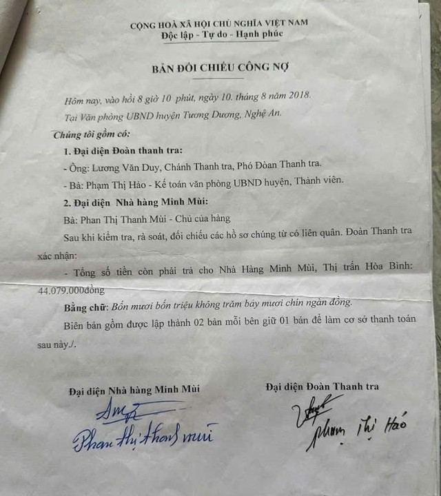 Lá đơn của bà Mùi và biên bản đối chiếu công nợ đăng trên mạng xã hội. Lá đơn của bà Mùi và biên bản đối chiếu công nợ đăng trên mạng xã hội.