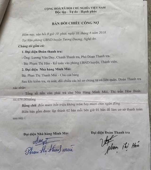 Lá đơn của bà Mùi và biên bản đối chiếu công nợ đăng trên mạng xã hội.