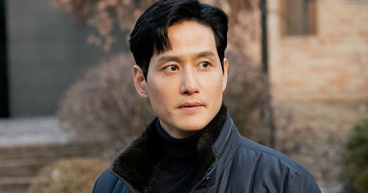 Park Hae Joon trong Thế giới hôn nhân bị ghét vì ngoại tình, hèn hạ. Park Hae Joon trong Thế giới hôn nhân bị ghét vì ngoại tình, hèn hạ.