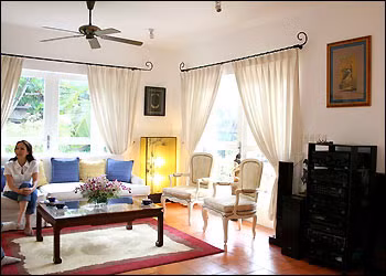 Diễm My trong căn nhà rộng thênh thang