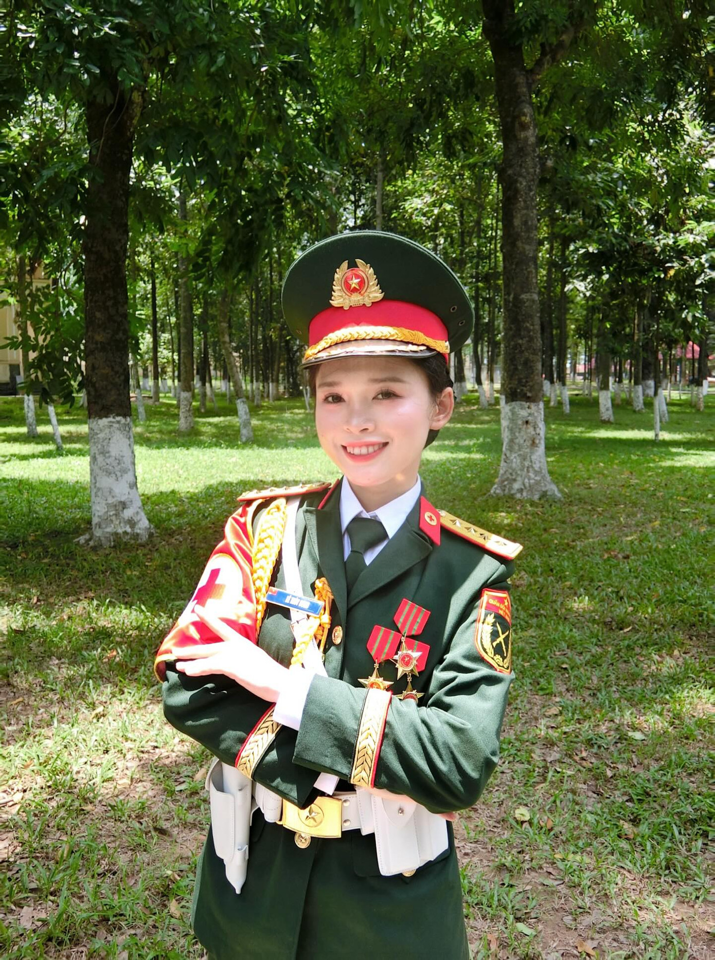 Nữ chiến sĩ trẻ góp sức vào ngày Đại lễ lớn của dân tộc, để lại hình ảnh đẹp trong lòng người dân. Ảnh: @duthle