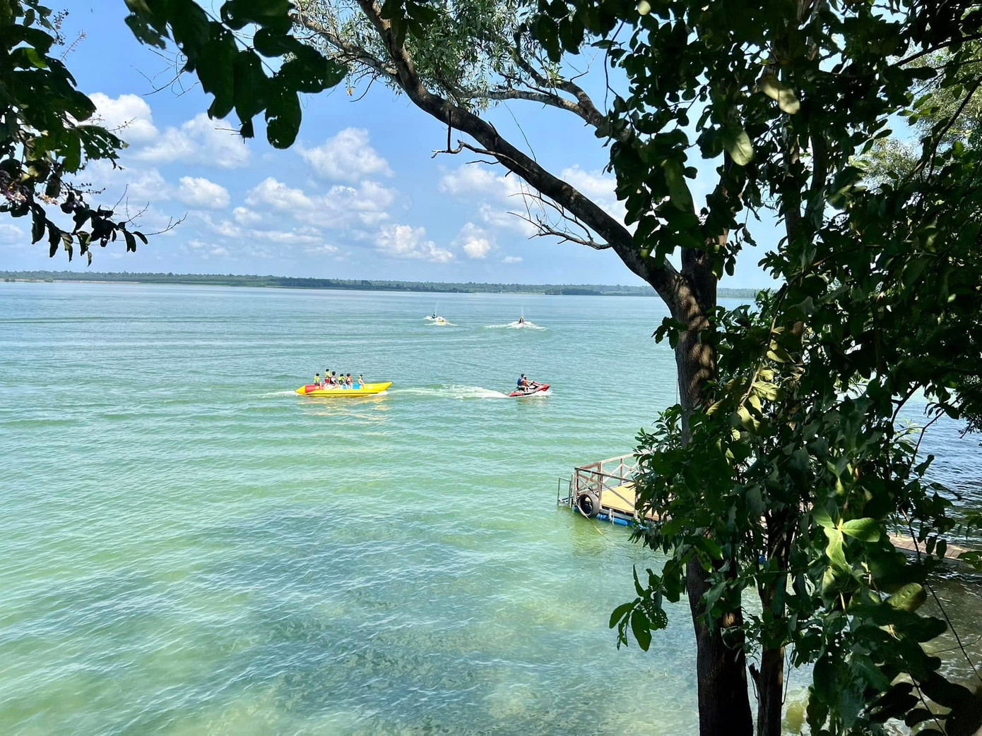 Bên cạnh cắm trại, hồ Trị An còn vô vàn hoạt động khác để bạn tạm gác lại âu lo. Ảnh: @nguyenhuynhthanhmy, fanpage Du lịch Đồng Nai.