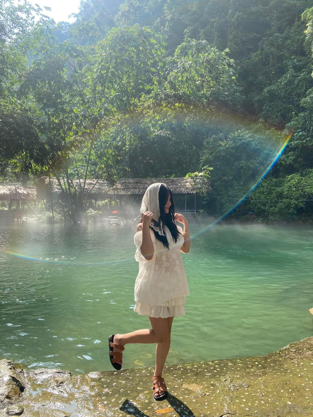 Bên cạnh Suối Tiên, Hang Thổ Thần, Hang Na hay Động Tiên cũng đều rất đáng để Gen Z ghé thăm. Ảnh: Tịnh Mường TV, Quang La Cà.