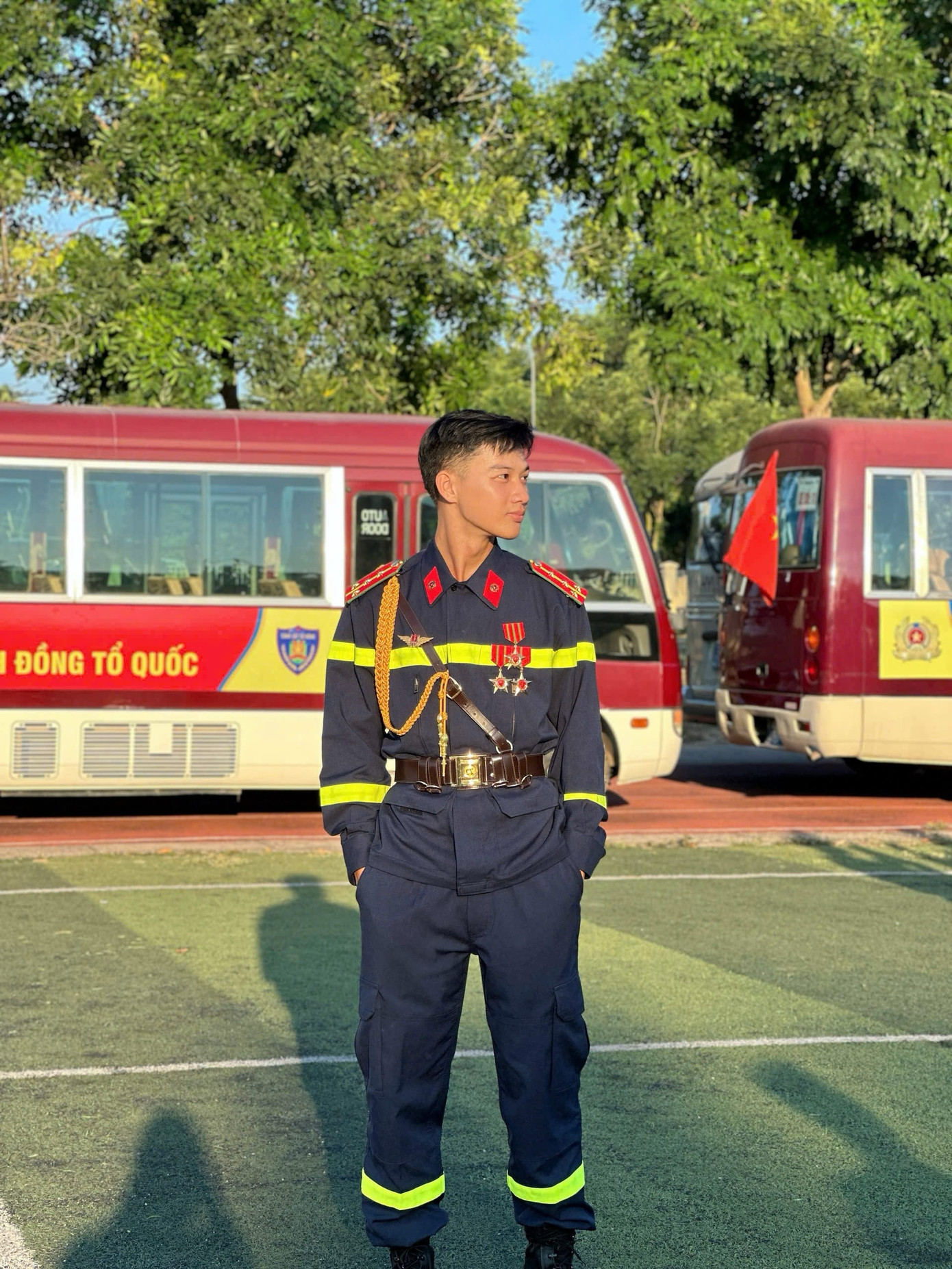 Không chỉ sinh cùng một ngày, học cùng nhau từ cấp 1 đến cấp 3, đôi bạn Trung Hiếu và Thảo Ly còn đồng hành cùng nhau trong chiến dịch A50 đầy vinh dự. Ảnh: NVCC. Không chỉ sinh cùng một ngày, học cùng nhau từ cấp 1 đến cấp 3, đôi bạn Trung Hiếu và Thảo Ly còn đồng hành cùng nhau trong chiến dịch A50 đầy vinh dự. Ảnh: NVCC.