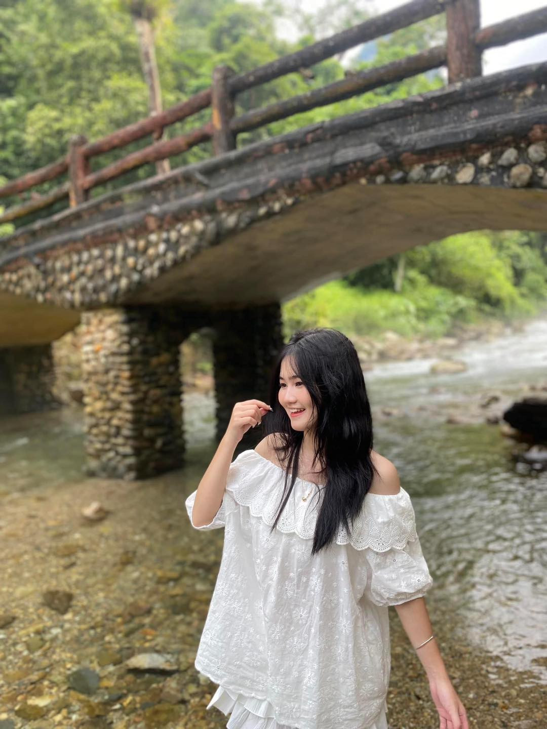 Bên cạnh Suối Tiên, Hang Thổ Thần, Hang Na hay Động Tiên cũng đều rất đáng để Gen Z ghé thăm. Ảnh: Tịnh Mường TV, Quang La Cà.