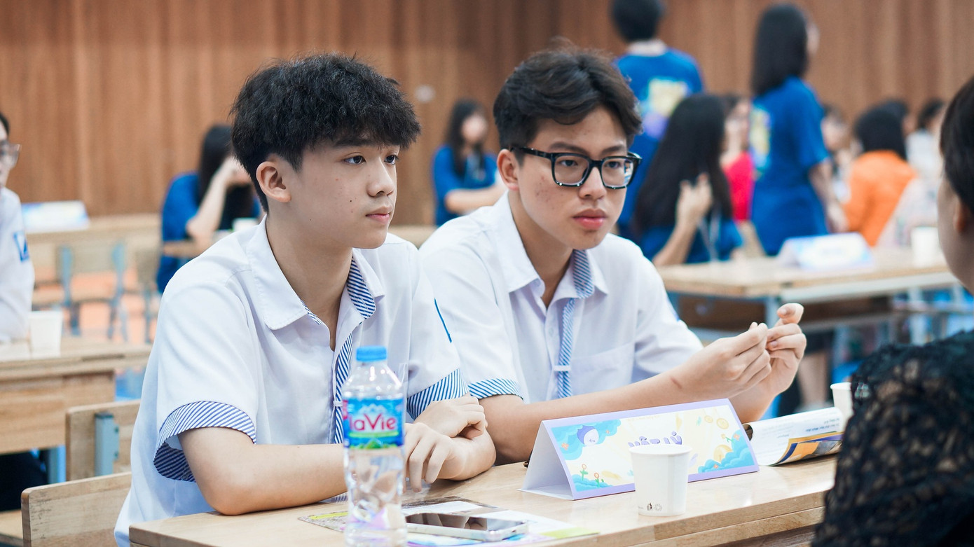 Bên cạnh hỗ trợ kiến thức, kỹ năng làm bài cho các teen, dự án của teen trường chuyên tại Hà Nội cũng không quên "nạp đường" cho các bậc phụ huynh.