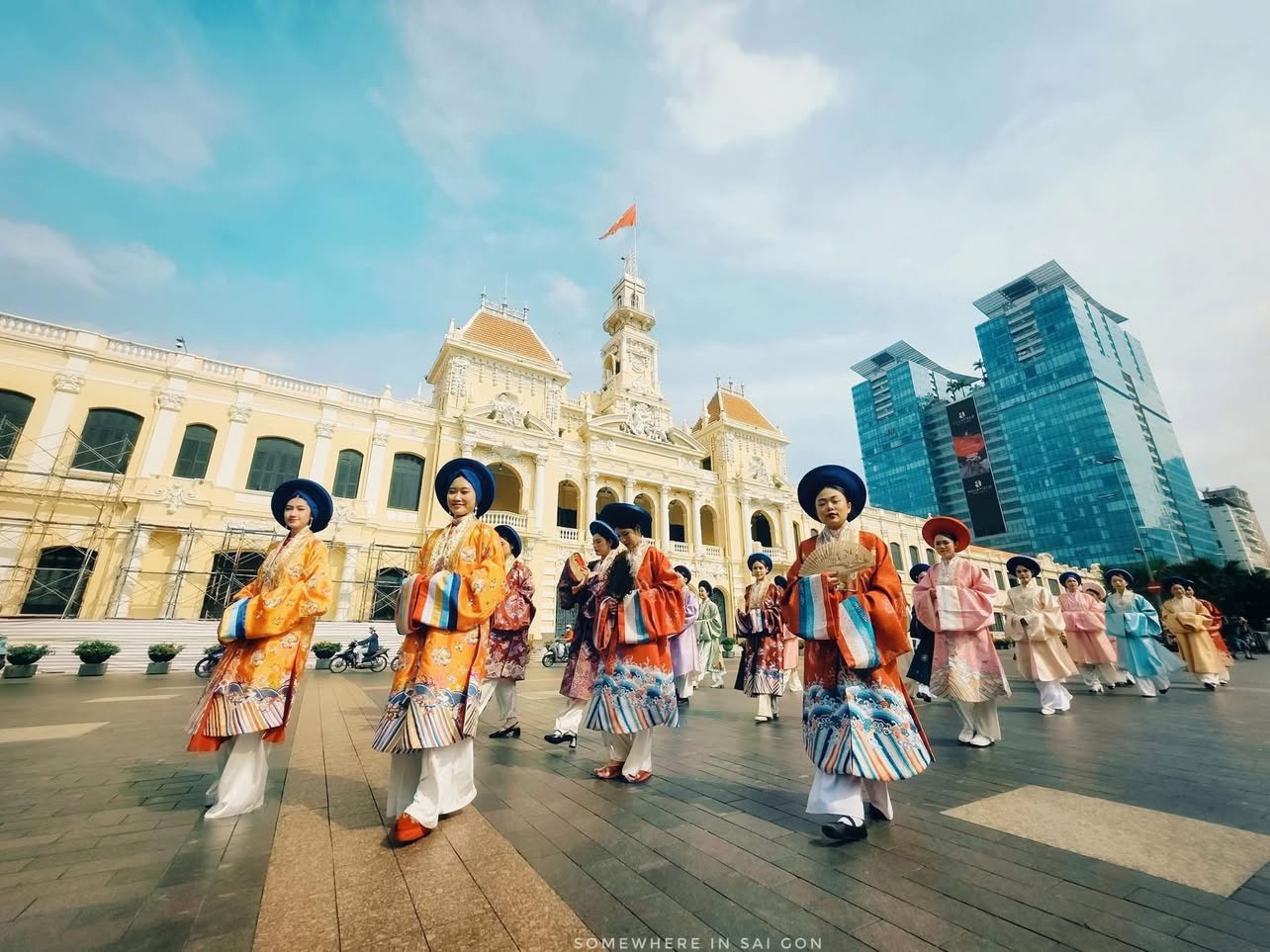 Đoàn diễu hành có 2 chặng, bắt đầu từ Nhà ga Bến Thành. Ảnh: Threads.