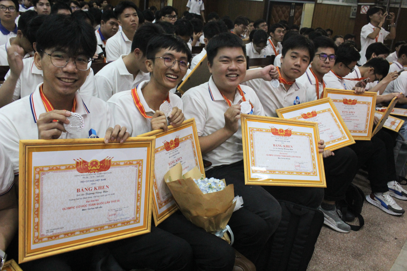 Olympic Cơ học toàn quốc đã trở thành nơi giúp sinh viên khám phá khả năng, kết nối đam mê và chinh phục những đỉnh cao học thuật.