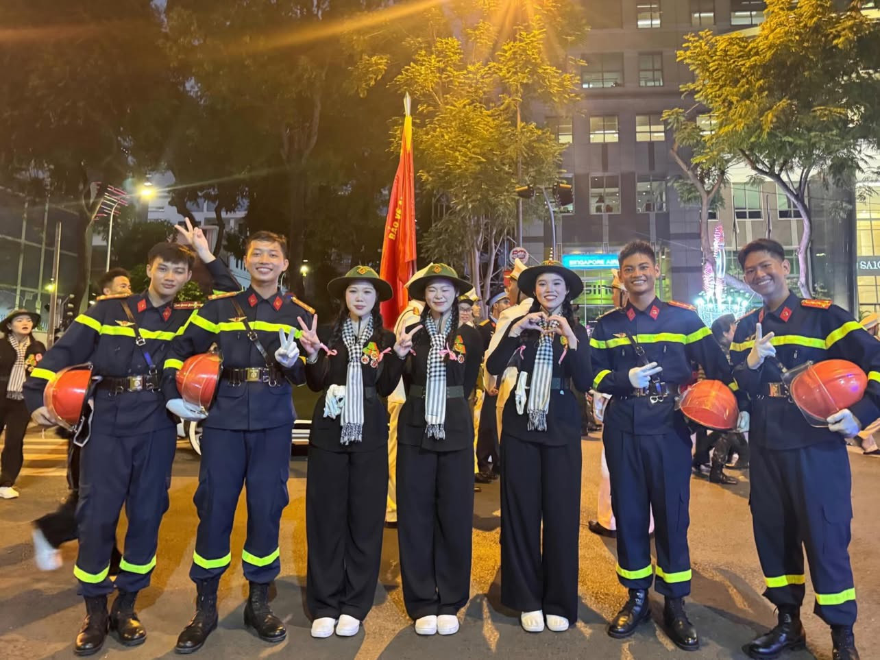 Không chỉ sinh cùng một ngày, học cùng nhau từ cấp 1 đến cấp 3, đôi bạn Trung Hiếu và Thảo Ly còn đồng hành cùng nhau trong chiến dịch A50 đầy vinh dự. Ảnh: NVCC. Không chỉ sinh cùng một ngày, học cùng nhau từ cấp 1 đến cấp 3, đôi bạn Trung Hiếu và Thảo Ly còn đồng hành cùng nhau trong chiến dịch A50 đầy vinh dự. Ảnh: NVCC.