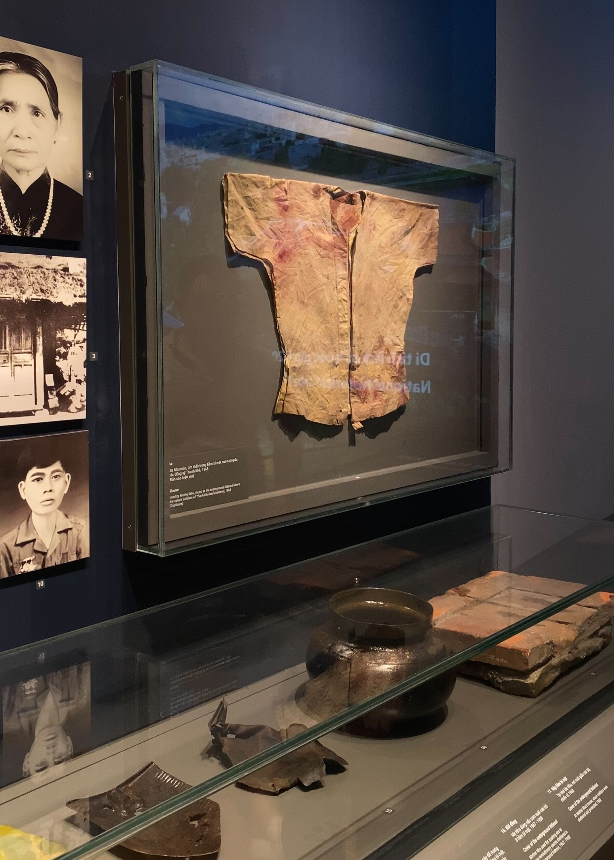 Tại bảo tàng, Gen Z như được xuyên không về những ngày tháng hào hùng của dân tộc. Ảnh: @loaloaland, @roomdayne. Tại bảo tàng, Gen Z như được xuyên không về những ngày tháng hào hùng của dân tộc. Ảnh: @loaloaland, @roomdayne.