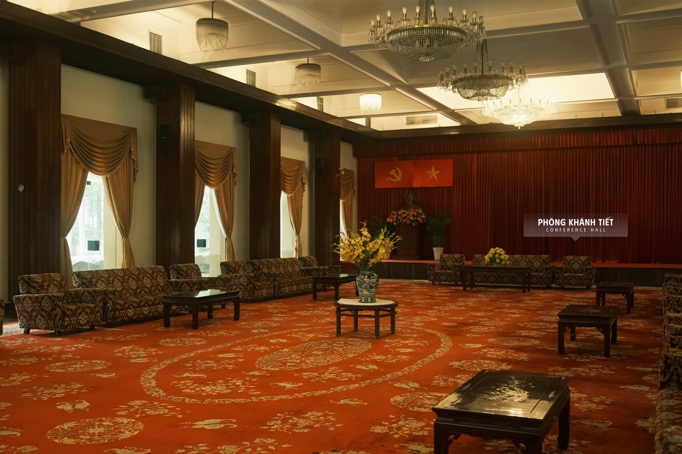 Dinh Độc Lập như một chứng nhân lịch sử, gợi nhớ về những trang sử hào hùng của dân tộc là một "địa chỉ đỏ" ấn tượng cho Gen Z. Ảnh: Luan Nguyen, Shinofoto