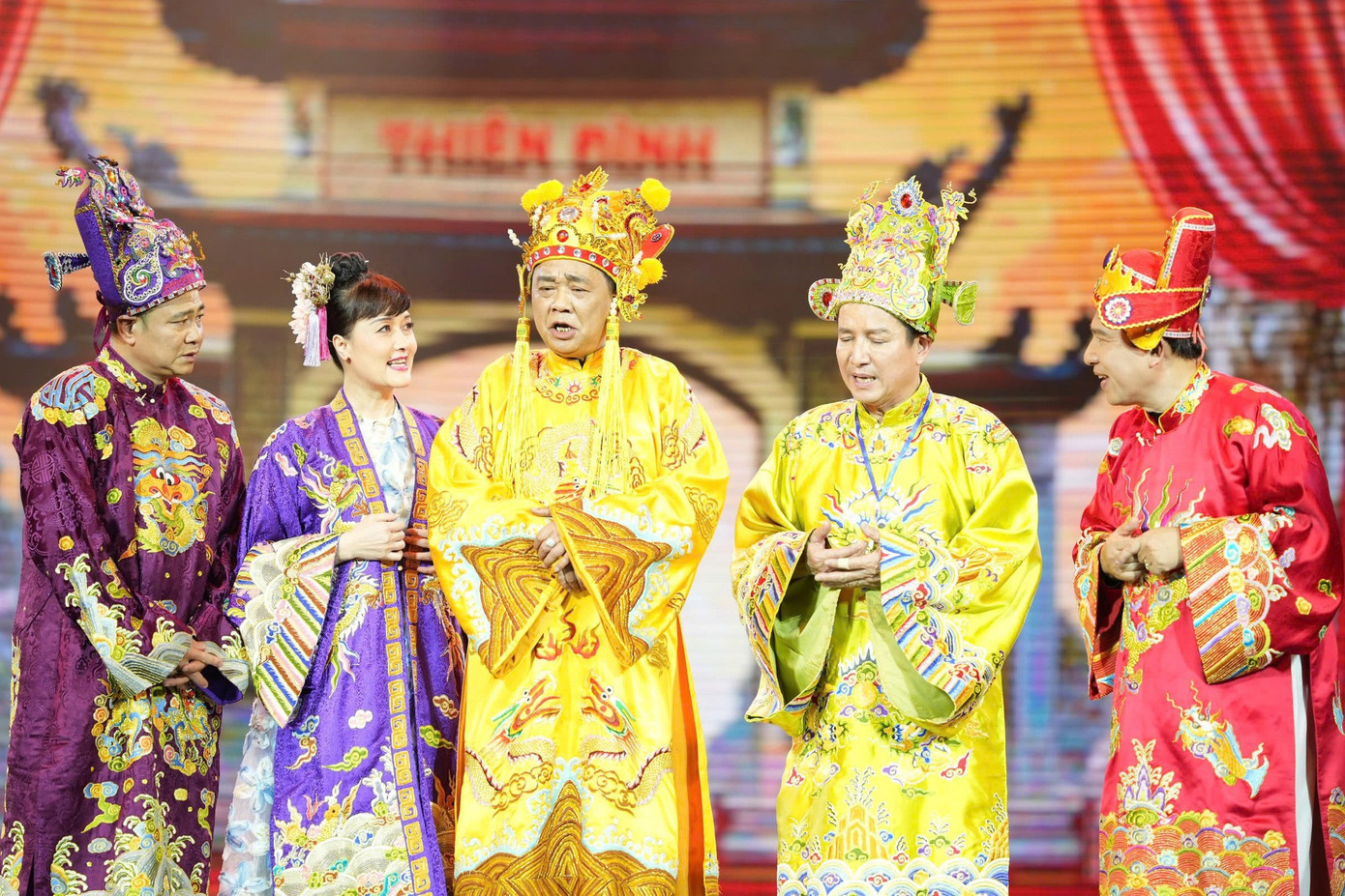 Táo Quân 2025 ghi nhận sự trở lại của dàn diễn viên gạo cội. Táo Quân 2025 ghi nhận sự trở lại của dàn diễn viên gạo cội.