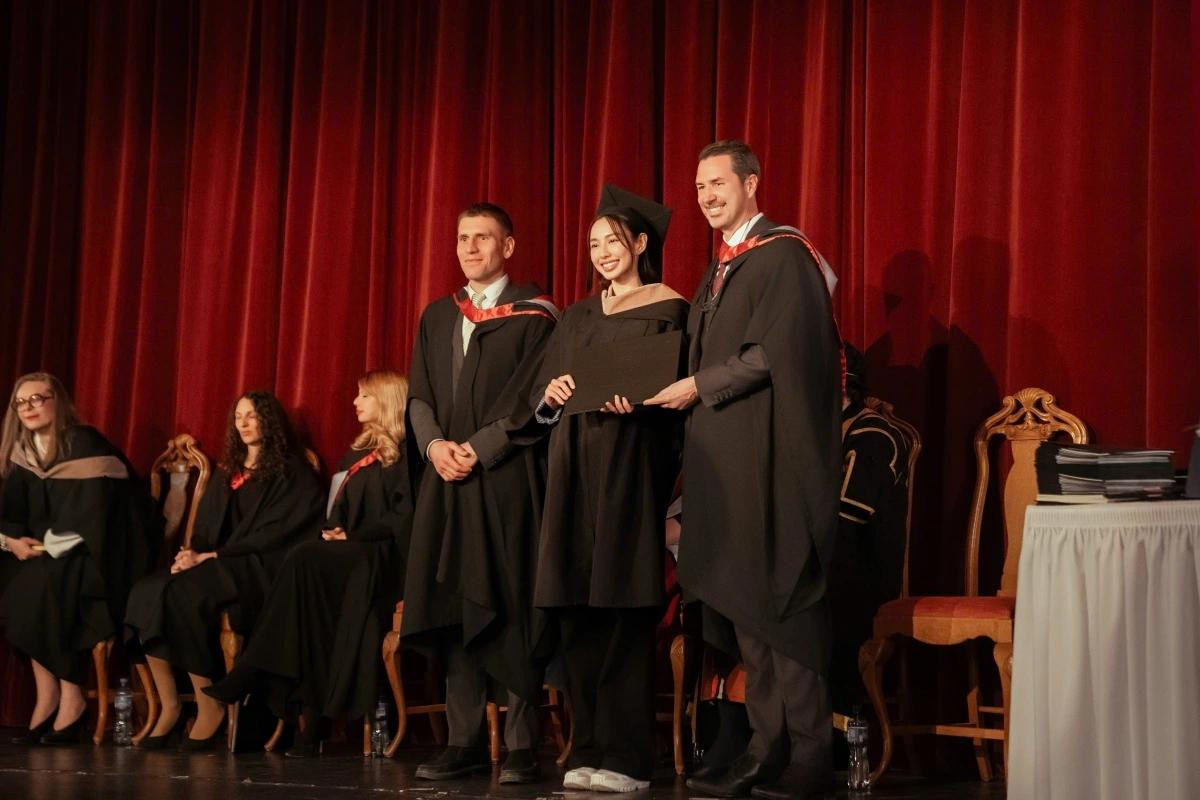 Bằng thạc sĩ mà Hoa hậu Thùy Tiên vừa nhận gần đây cũng khiến nhiều người hoài nghi về độ uy tín. Ảnh: IGNV. Bằng thạc sĩ mà Hoa hậu Thùy Tiên vừa nhận gần đây cũng khiến nhiều người hoài nghi về độ uy tín. Ảnh: IGNV.