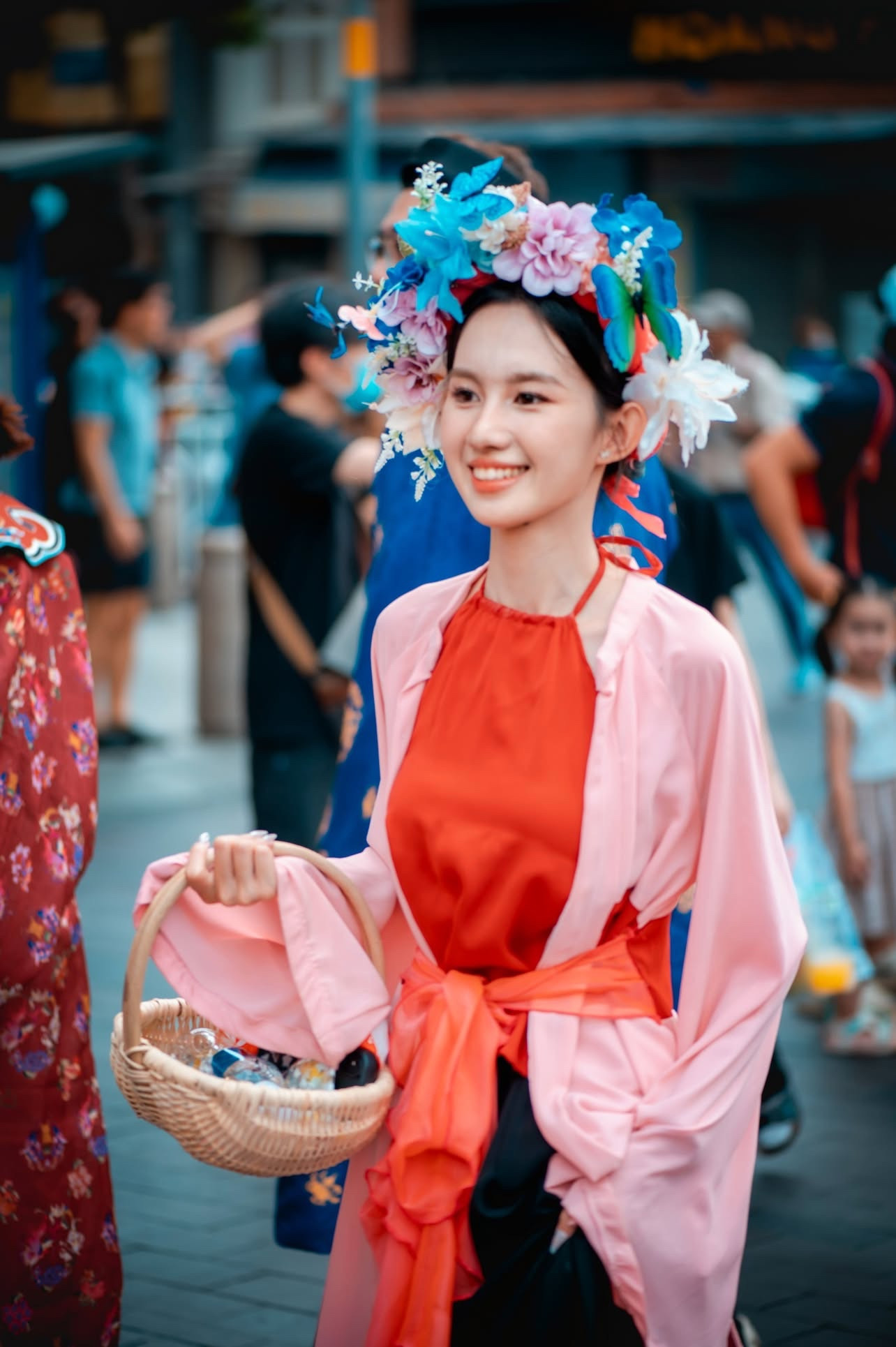 Nhiều bạn còn rủ gia đình tham gia chung như một cách để lưu giữ kỷ niệm.