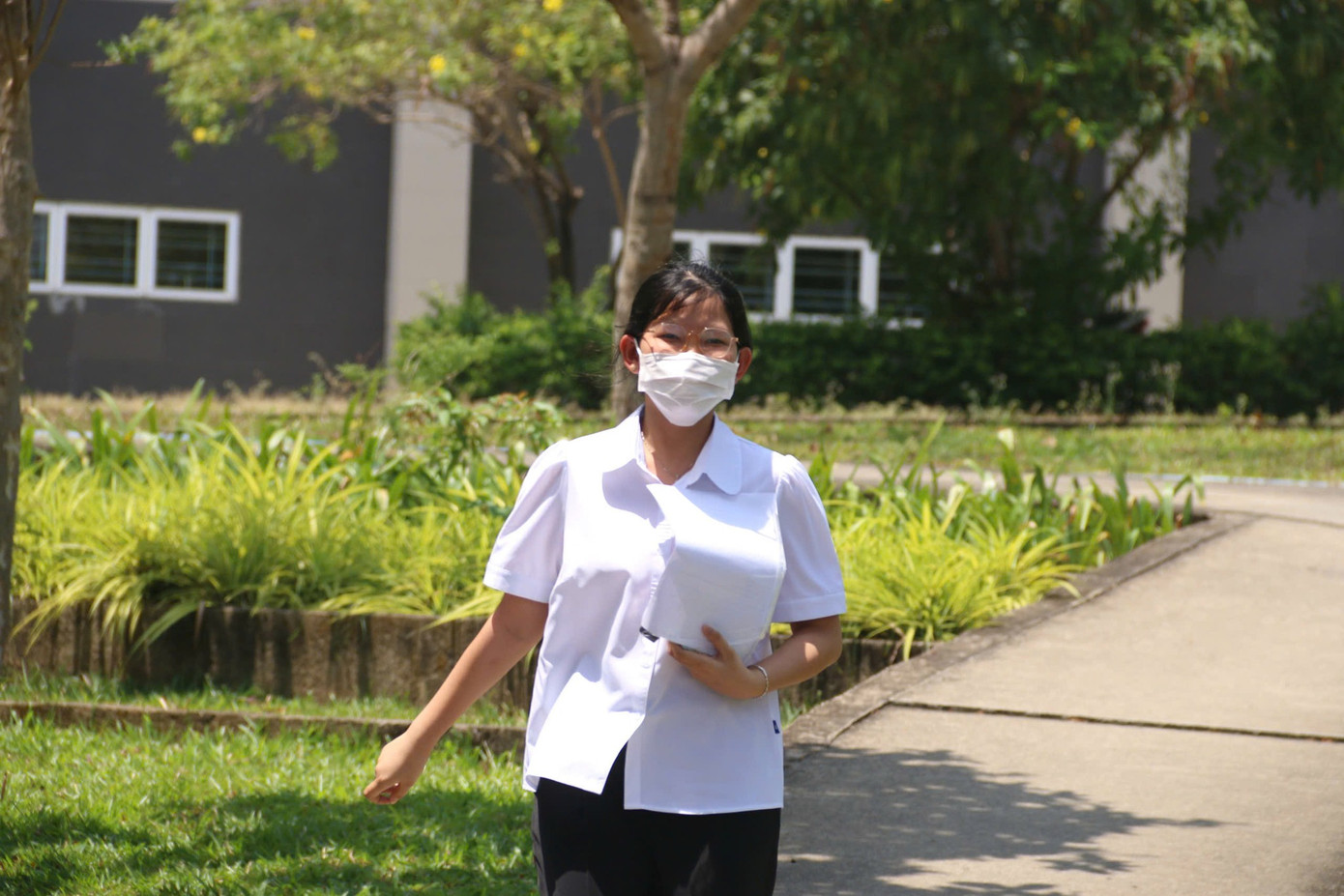 Minh Thư hy vọng kết quả sẽ suôn sẻ như dự đoán của mình. Ảnh: ĐHQG TP.HCM.